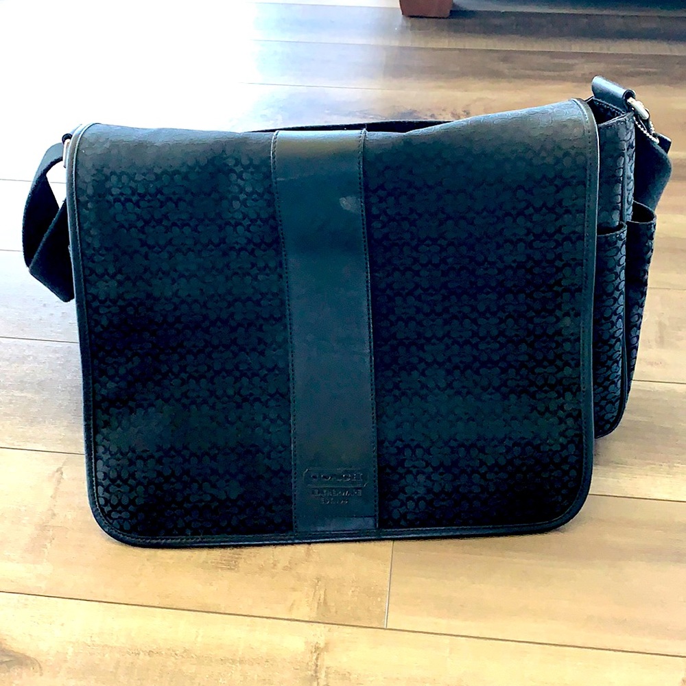 Coach Messenger Bag. Signature print.